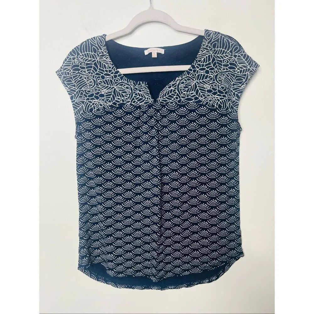 Skies are Blue Blue and White Embroidered Yoke Muscle Sleeve Blouse Sz M